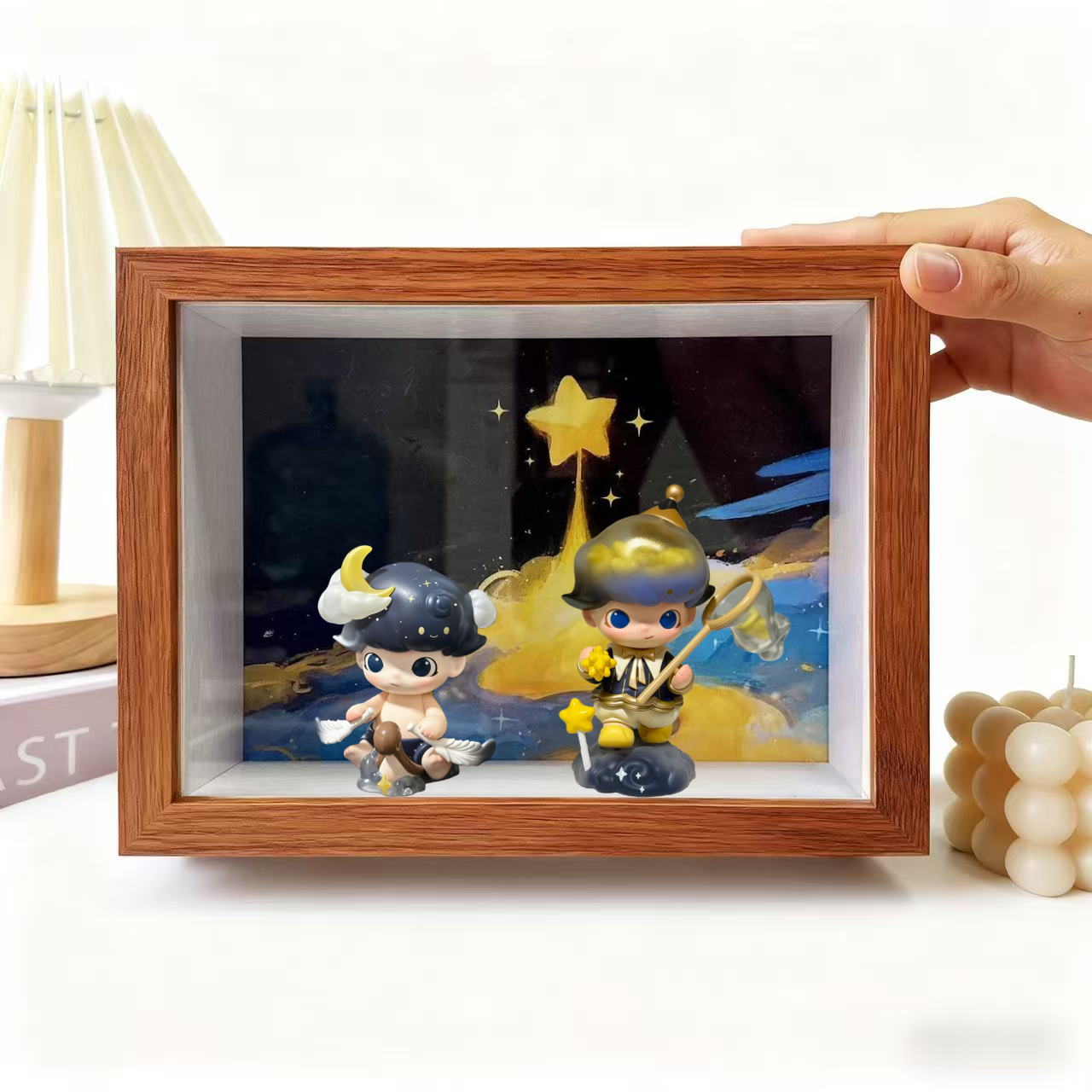 卡通动漫手办收纳盒带灯展示盒