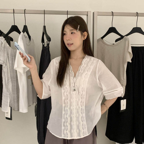 ULOUR/U粒 夏日女装韩系蕾丝拼接百搭显瘦花边V领短袖小衫潮87919