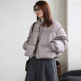 90白鸭绒高端珠光缎面小个子圆领羽绒服女2025冬时尚磁吸扣面包