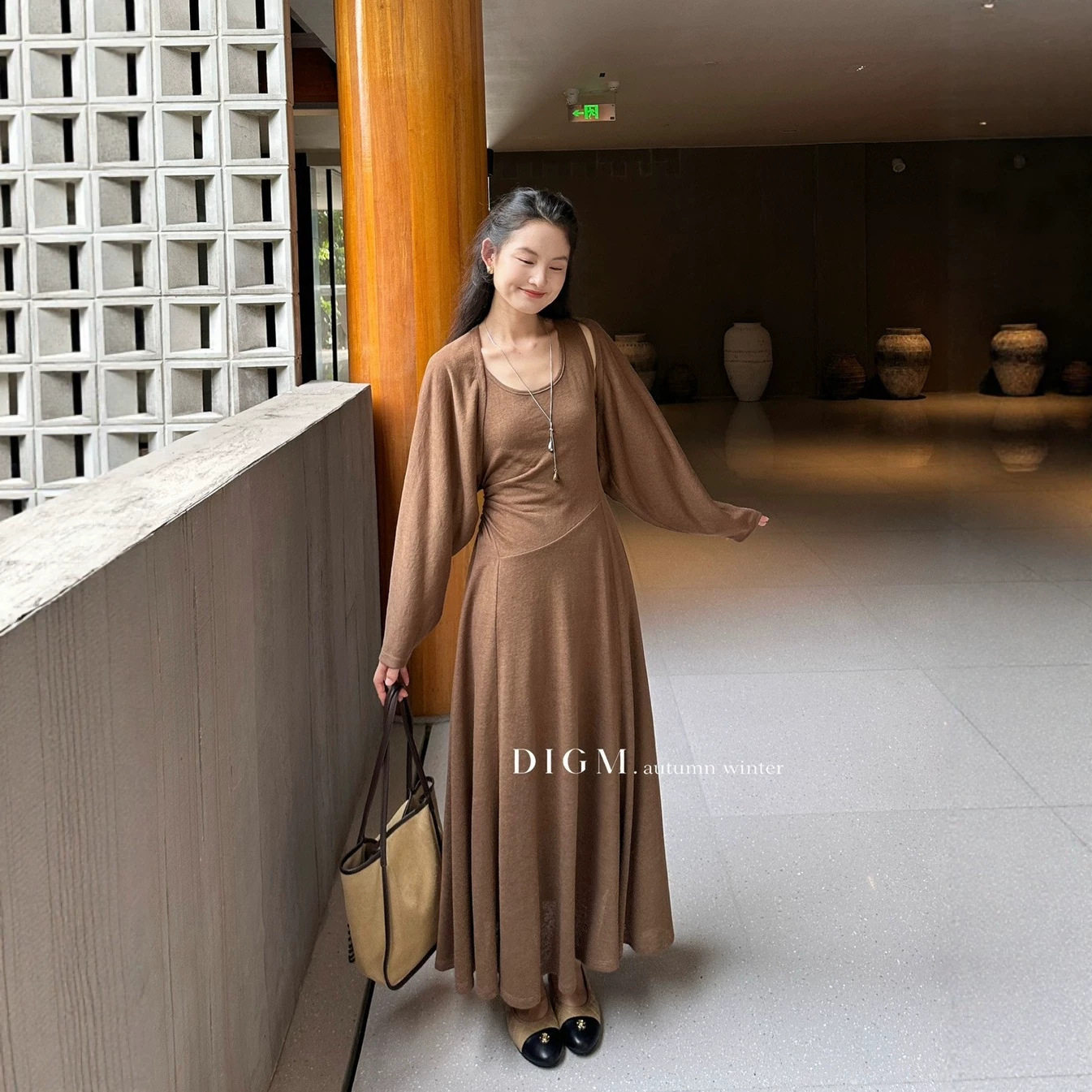 秋【DIGM】松弛感侧边褶皱收腰设计针织背心连衣裙+针织开衫套装