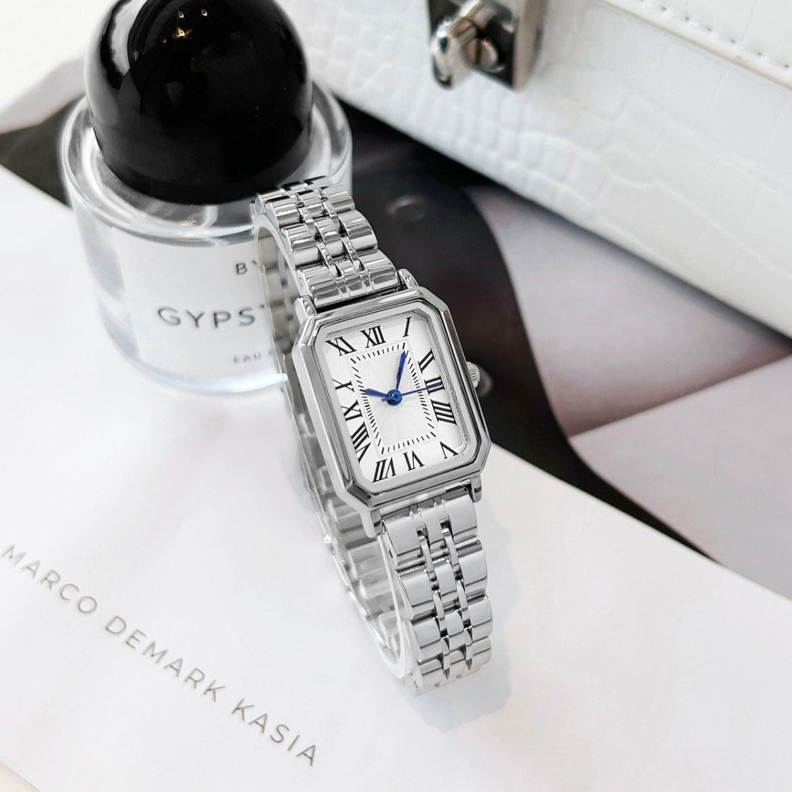 品牌手表送礼盒手镯加赠质保