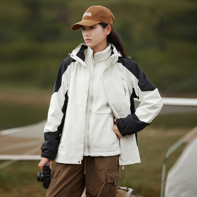 2024新款防水防风三合一冲锋衣男白黑女户外登山服印风衣外套