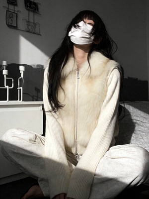 2025新款今年流行爆款仿羊羔毛马甲女短款皮毛一体针织毛毛外套潮