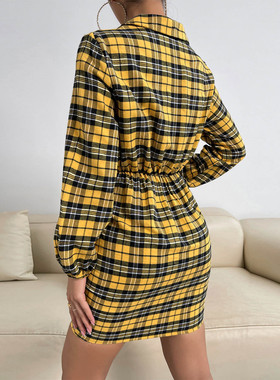 A plaid dress with pleatedbuttocks格子修身褶皱绑带包臀连衣裙