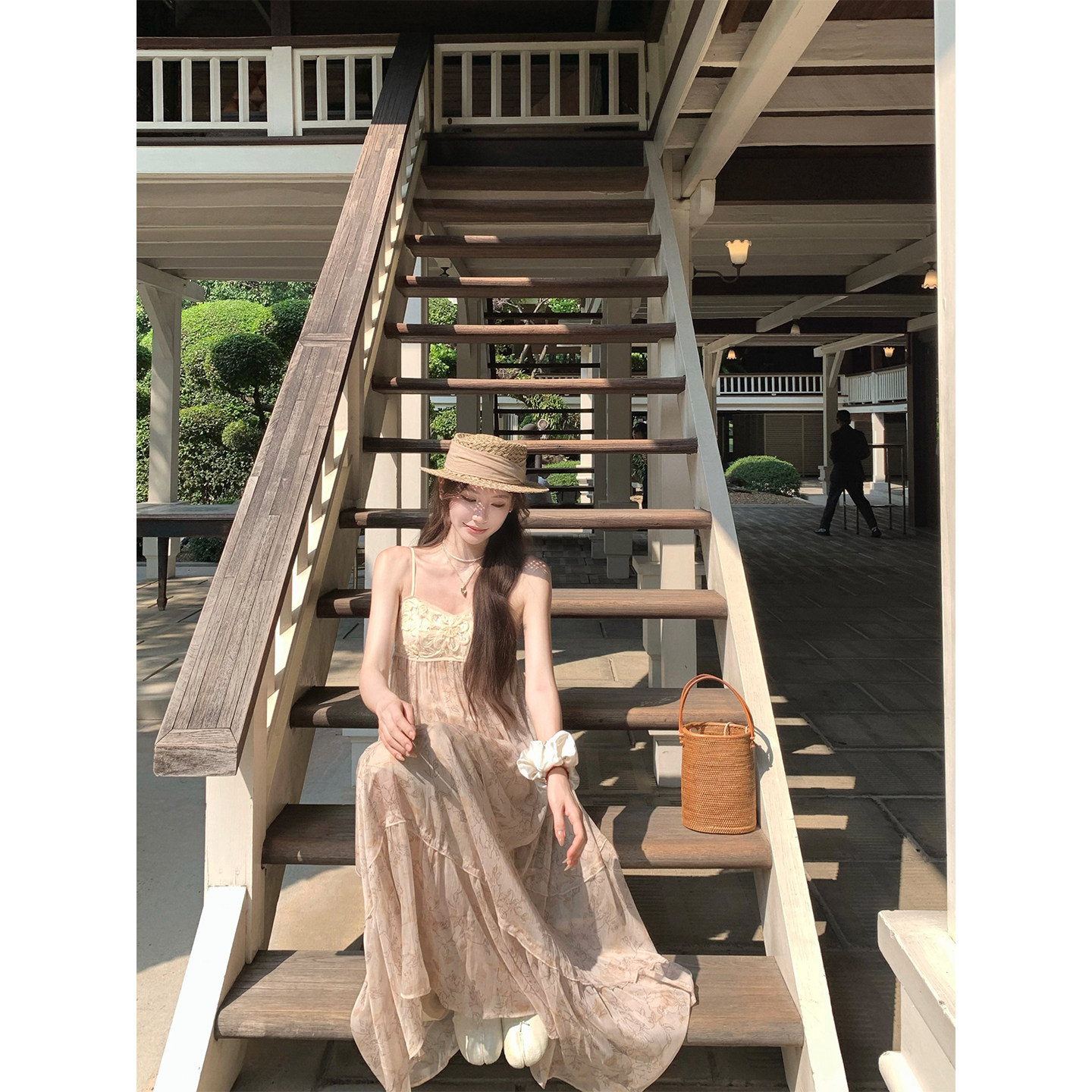 八盖pinky piggy 光赫梦拉 度假风立体盘花吊带连衣裙碎花长裙