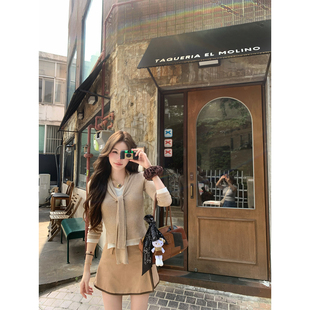 八盖pinky piggy 琥珀松柏 假两件针织上衣套装高腰麂皮拼色半裙