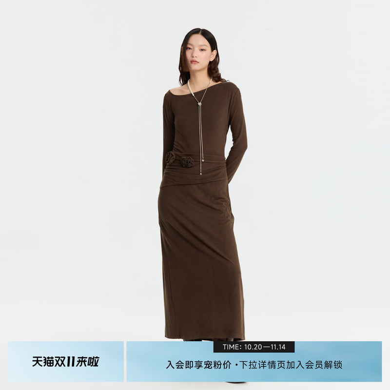 REVAN芮范奥莱冬季设计师款浪漫温柔开衩连衣裙RM91101140