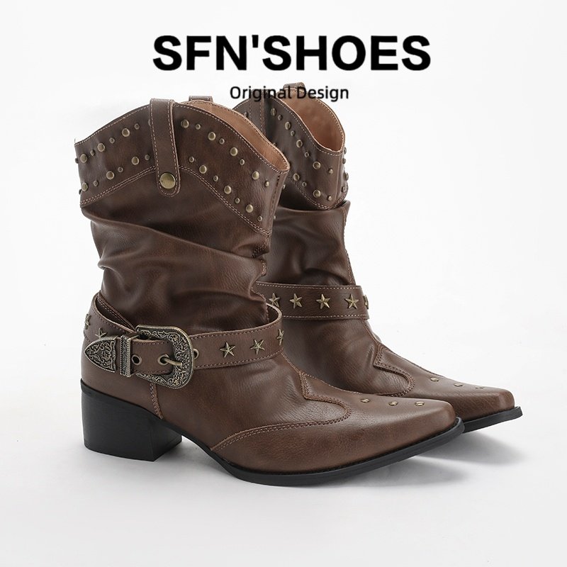 小众复古铆钉尖头西部靴女2025秋冬新款棕色粗跟皮带扣短靴机车靴