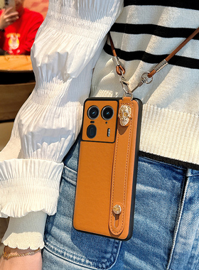 适用于摩托罗拉X50Ultra手机壳简约时尚高级棕色腕带款motox50ultra全包防摔皮质保护套X50Ultra纯色斜挎挂绳