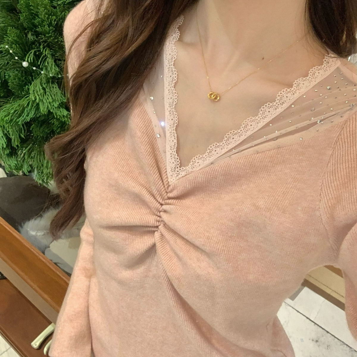 AS OFFICIAL- 蕾丝烫钻V领打底针织小衫15290