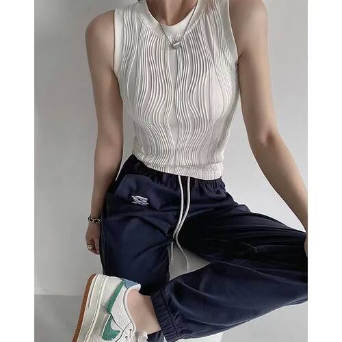 Solid round neck wave pattern top 女士纯色圆领无袖波浪纹上衣