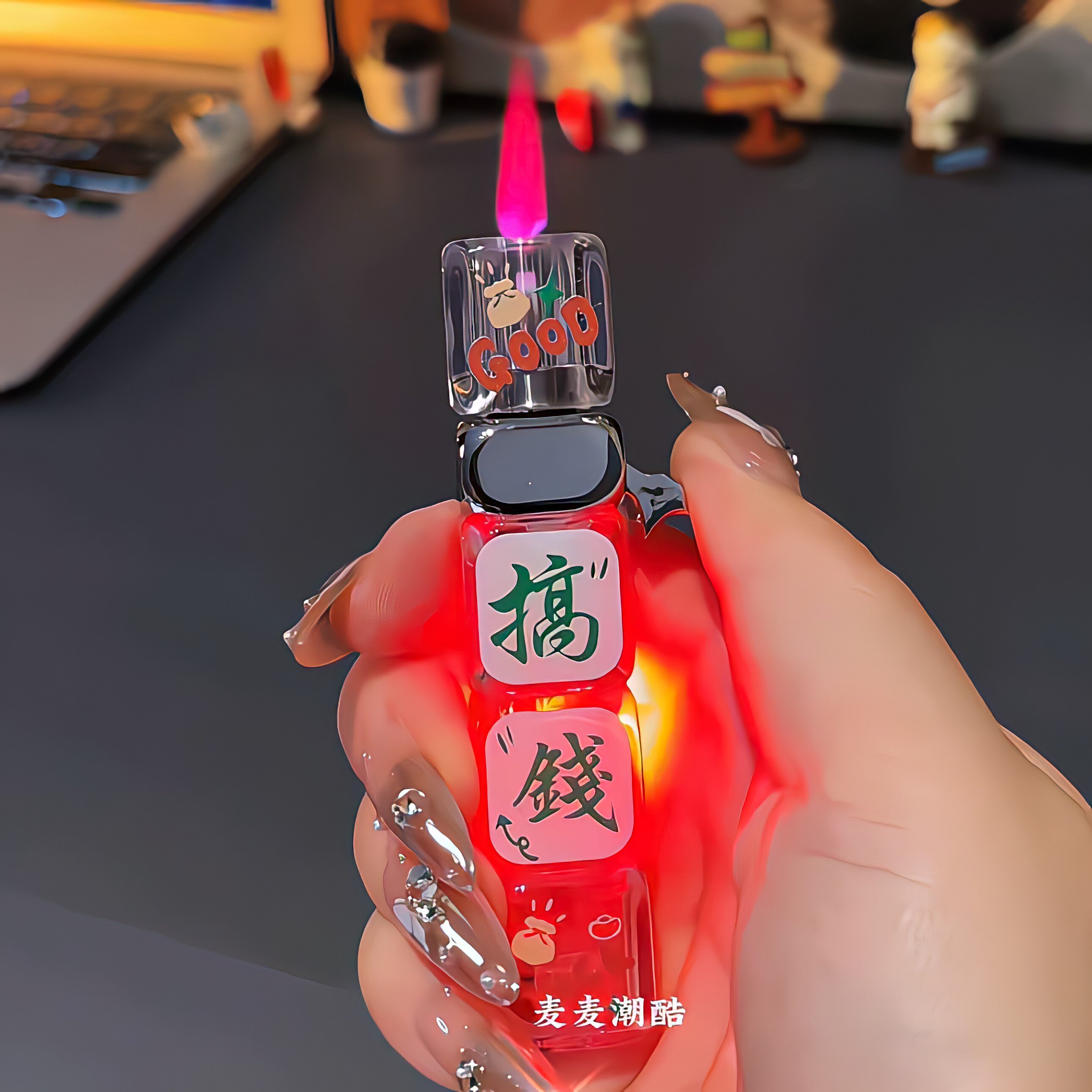 创意旋转透明骰子发光打火机图片