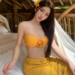 姜黄色花朵抹胸比基尼女海边度假性感三件套显身材