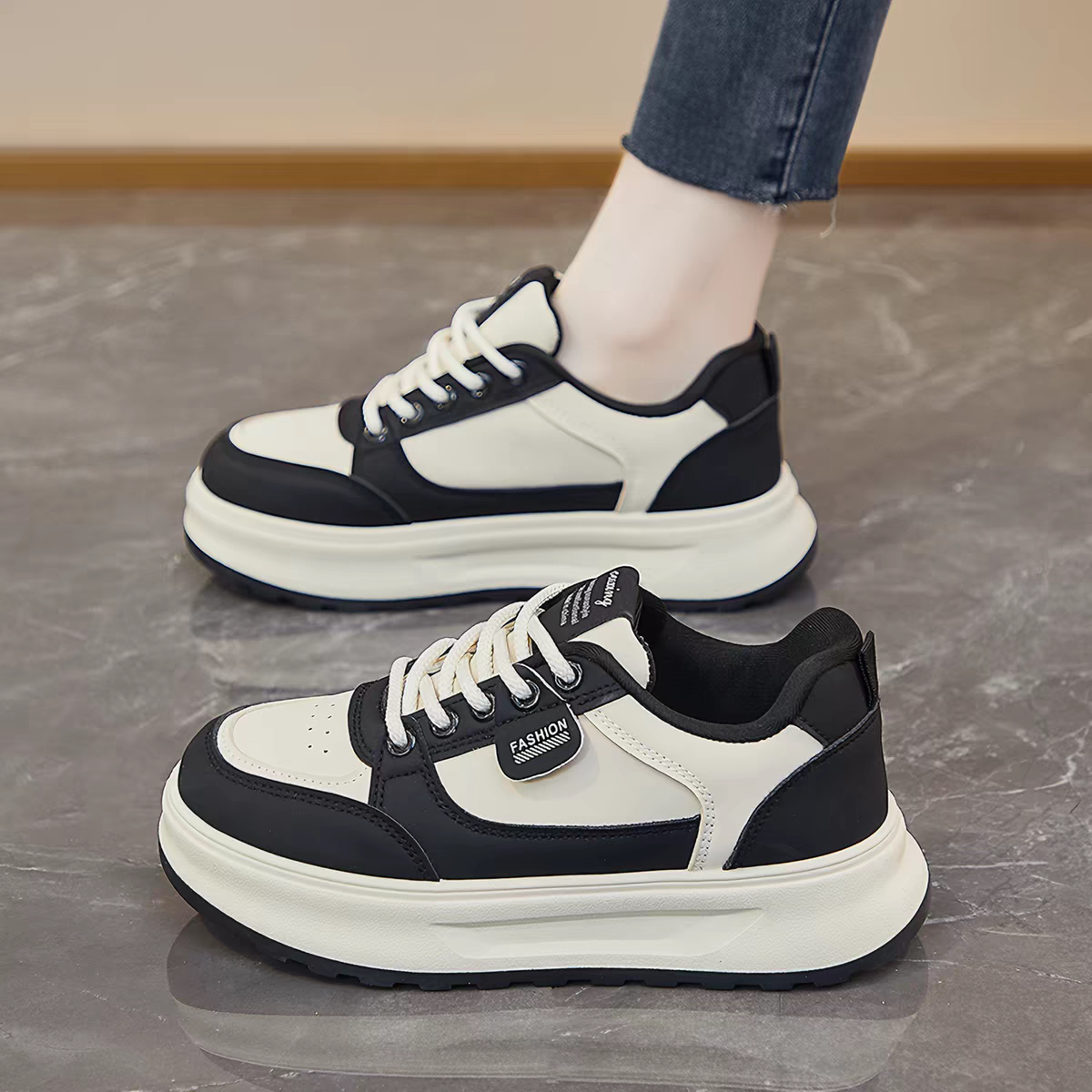 软底久站不累脚女鞋春季2026年增高百搭运动休闲鞋通勤防滑小白鞋