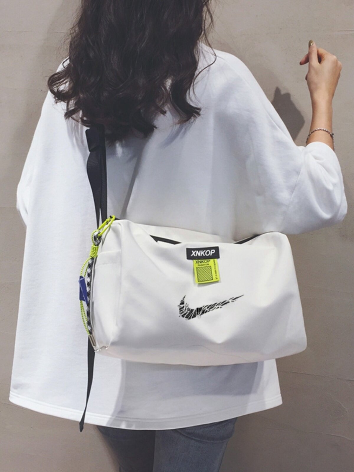 여성용 NY & NB 캔버스 가방 2024 새로운 스포츠 피트니스 크로스 바디 백 대용량 학생 클래스 숄더 백 유행