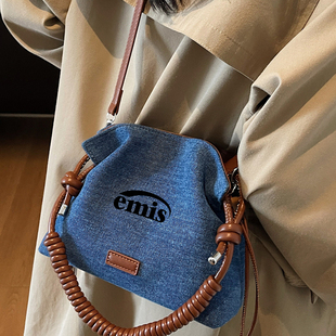 韩代正品emis牛仔蓝撞色编织手提小包包斜挎包潮百搭水桶包