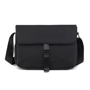 斜挎包男款小众设计感单肩包男高级感通勤小背包男小挎包