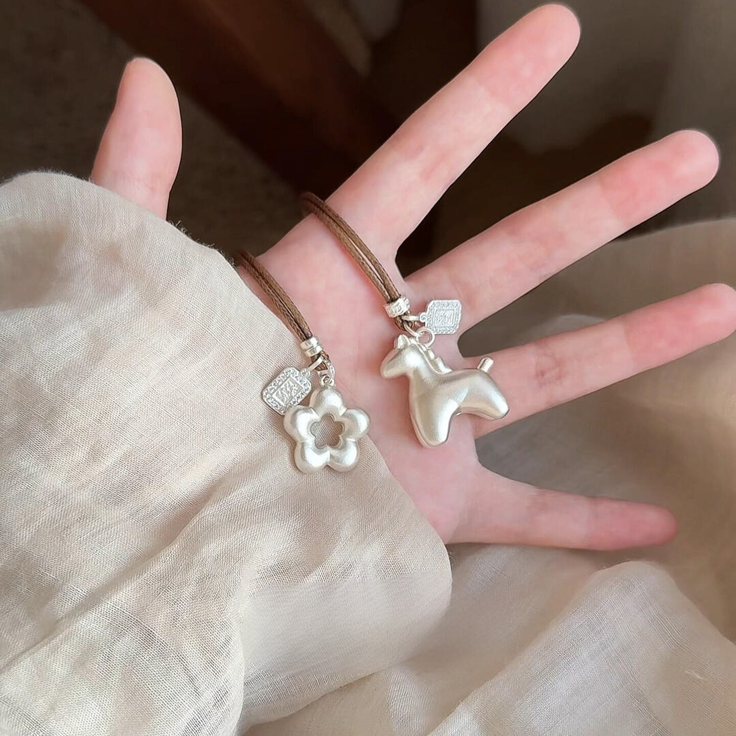 S925纯银马上有钱花生肖马吊坠编绳项链女款2026百搭哑光磨砂棕色