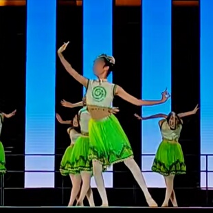 《彝山欢歌》儿童民族舞群舞同款舞蹈演出表演服装专业定制