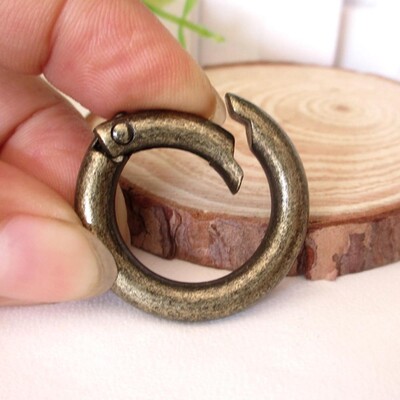 Portable Mini Circle Carabiner Spring Clip Hook Keychain Out