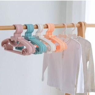 1Pc 4 Colors Kids Clothes Hanger Racks Portable Plastic Disp