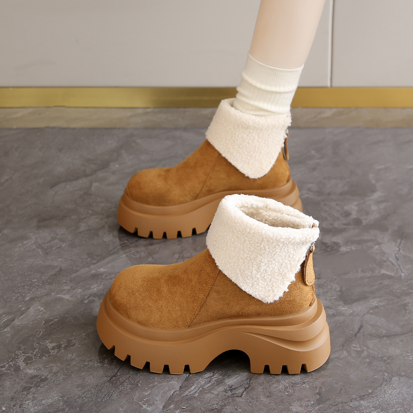 羊羔毛翻边防滑短靴女高跟雪地靴