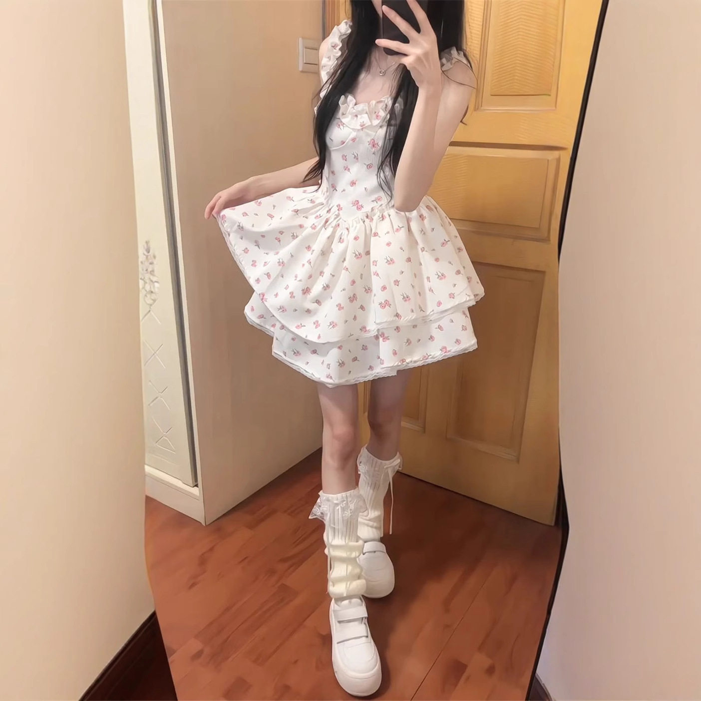 夏季法式白色碎花收腰吊带蓬蓬裙