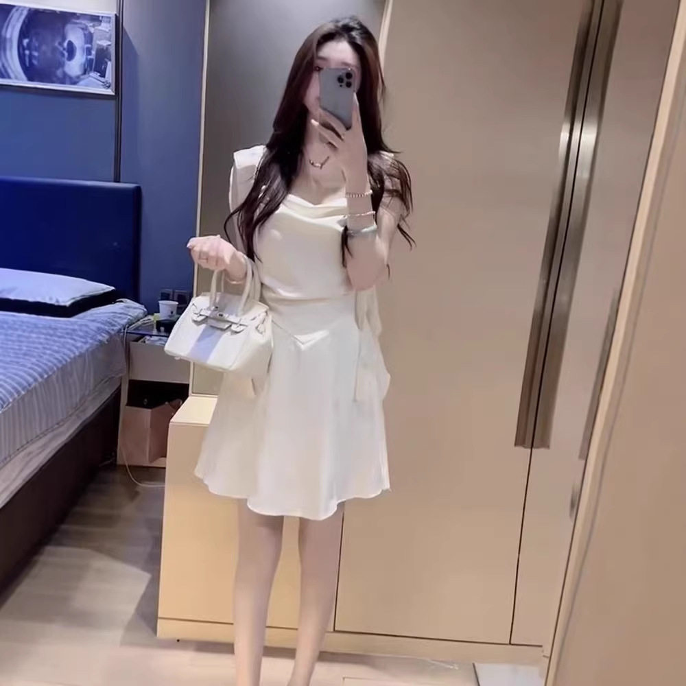 春夏法式缎面方领吊带修身连衣裙