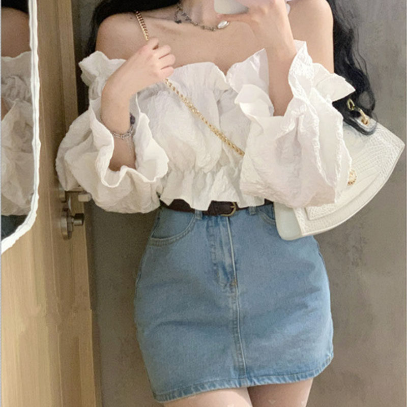 纯欲风辣妹别致短款上衣女春秋设计感一字领抹胸白色荷叶边衬衫