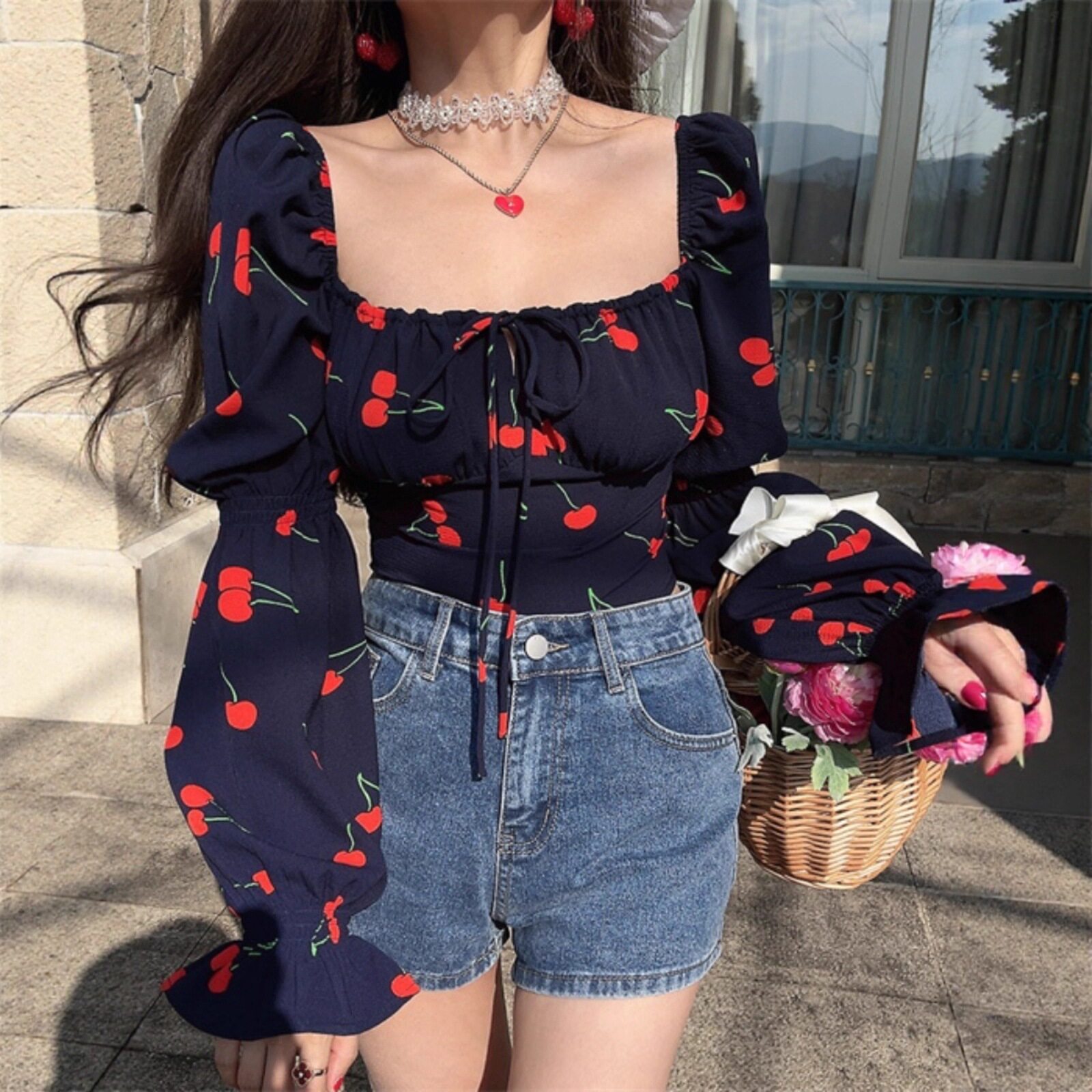 2026春秋新款韩版方领性感法式气质泡泡袖碎花衬衫女短款长袖上衣