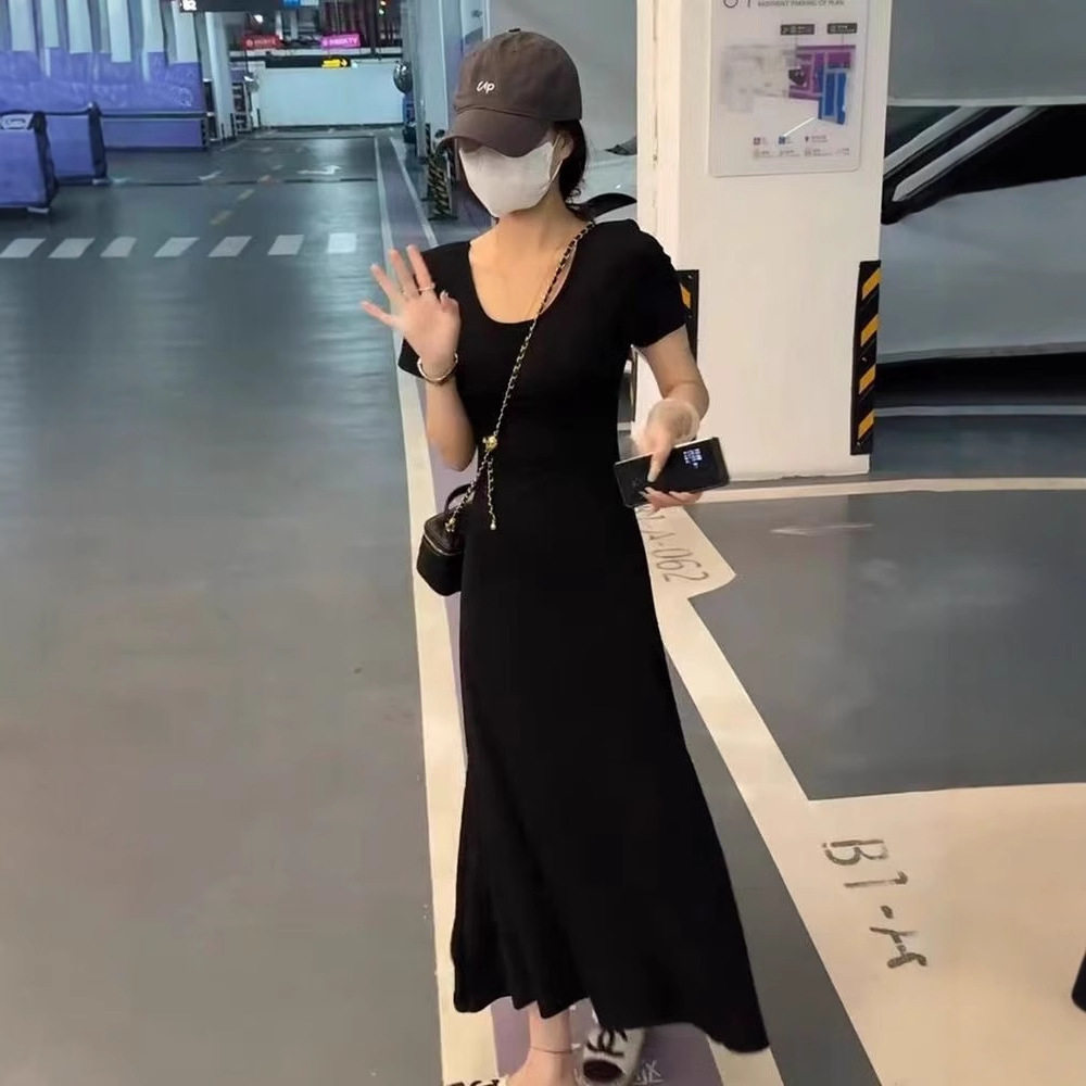 法式赫本风黑色露背A字连衣裙女