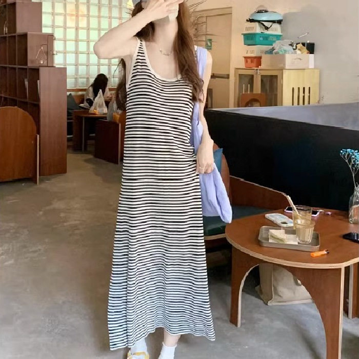 针织条纹吊带连衣裙女2026夏季新款慵懒风宽松内搭长裙无袖背心裙