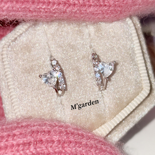 为爱闪光~心形锆石耳扣甜美少女纯银百搭耳圈日常出街C位爱心耳钉