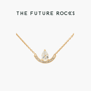 LOYAL.E 日月星辰系列弦月梨形项链定制K金培育钻石