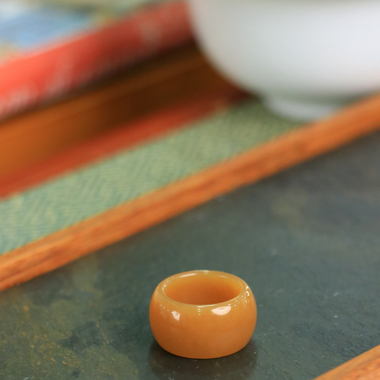 天然新疆和田玉山料且末糖料扳指玉指环男女士古风轻奢戒指收藏