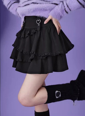 A black cake dress decorated with hearts爱心扣装饰黑色蛋糕裙