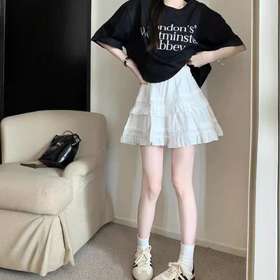 小个子女生白色蓬蓬裙