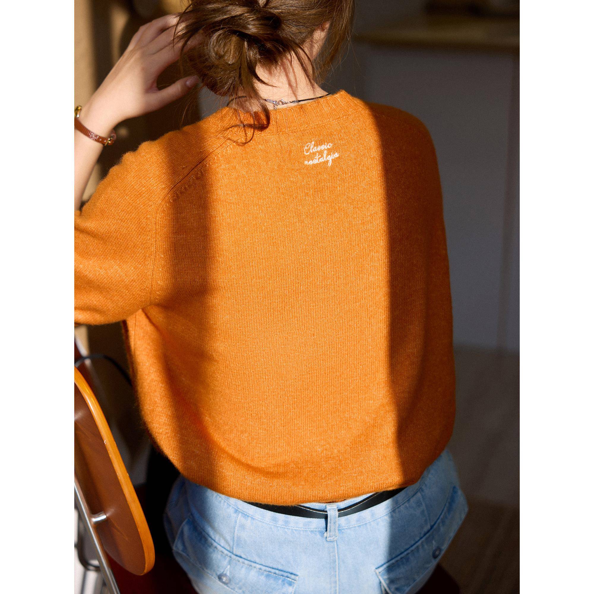 「MISAZ」彷浣熊纱 基础款圆领毛衣 亮色小刺绣圆领套头绵羊毛衣