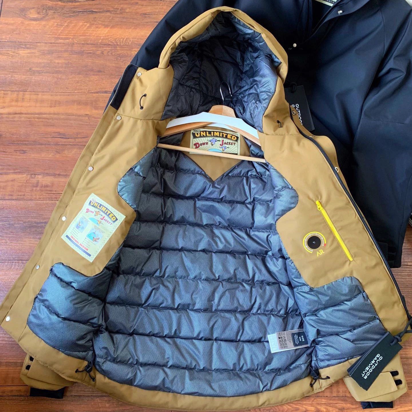 无缝压胶户外防风连帽商务羽绒服