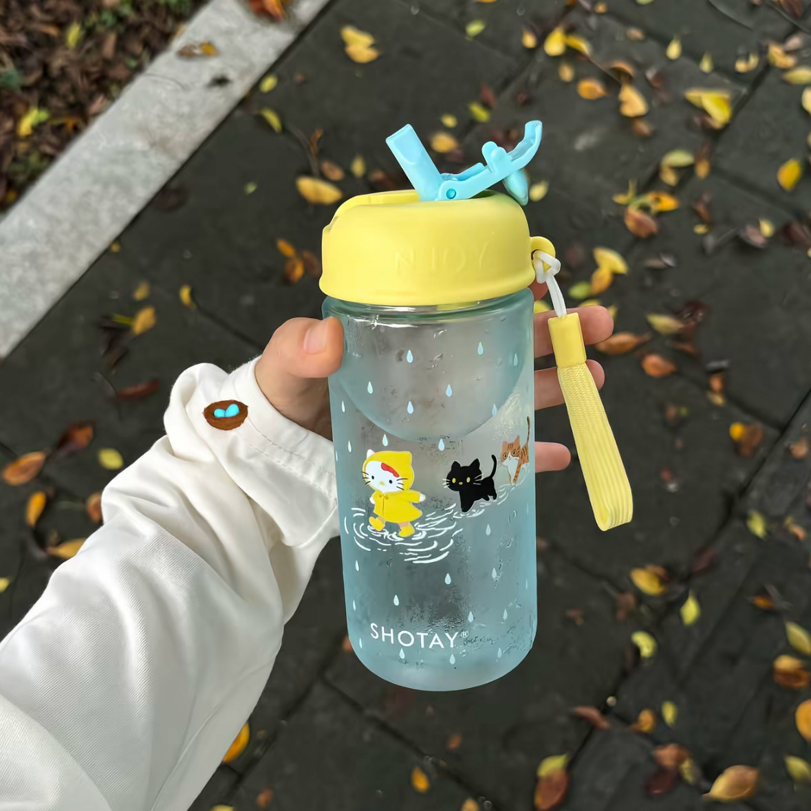 下雨小猫夏日水杯女生高颜值吸管杯2026新款学生上学专用便捷杯子