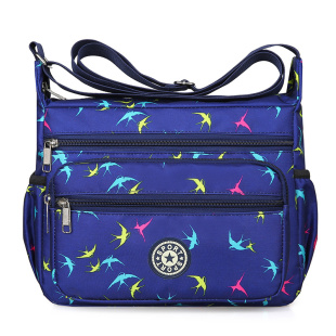 单肩中老年斜挎小包女2021新款 女包秋冬百搭街头大容量帆布包 时尚