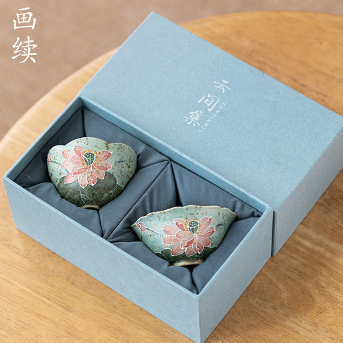 画续青花火石红手绘鱼戏荷茶杯