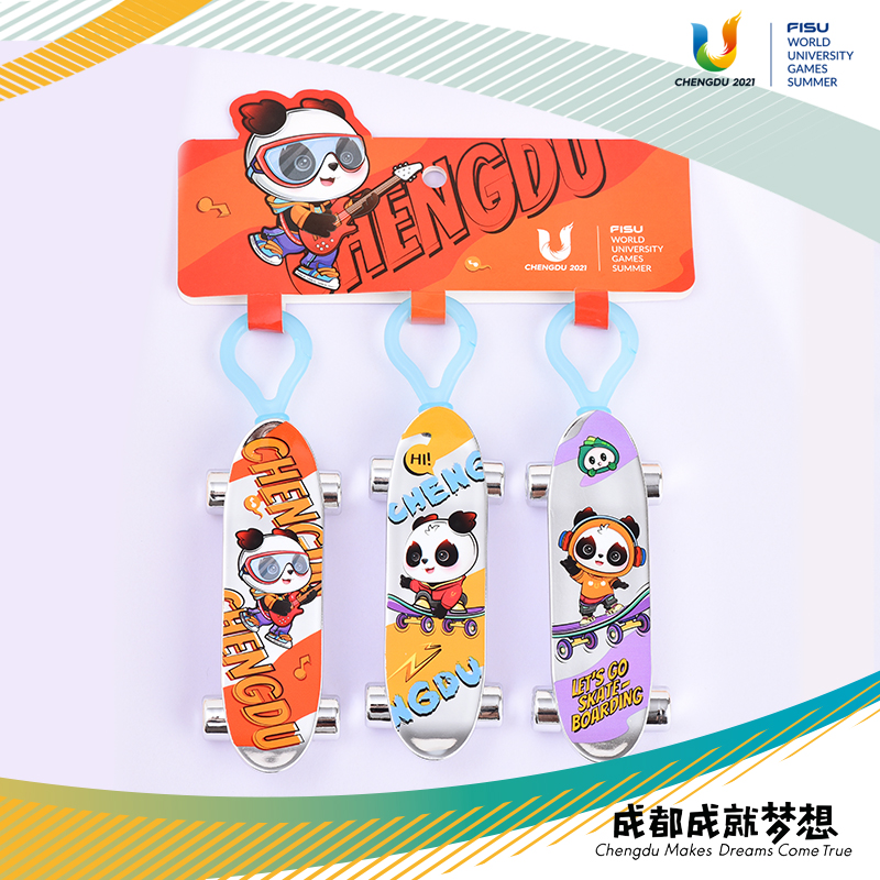 成都熊猫挂饰滑板钥匙扣