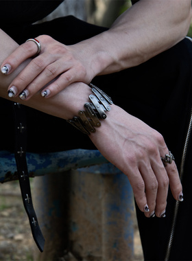 黑饰ccp马脚钉伸缩情侣银戒指高级设计感小众饰品ins嘻哈配饰潮