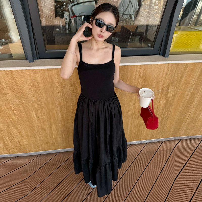 AIRIQI春季新款方领高腰A字拼接压褶设计感吊带连衣裙女AY5