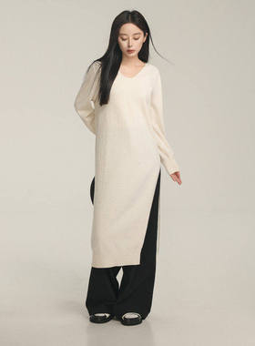 黑标BAIZHUO秋季新款宽松落肩V领长袖中长款开叉针织衫AZ43MS306