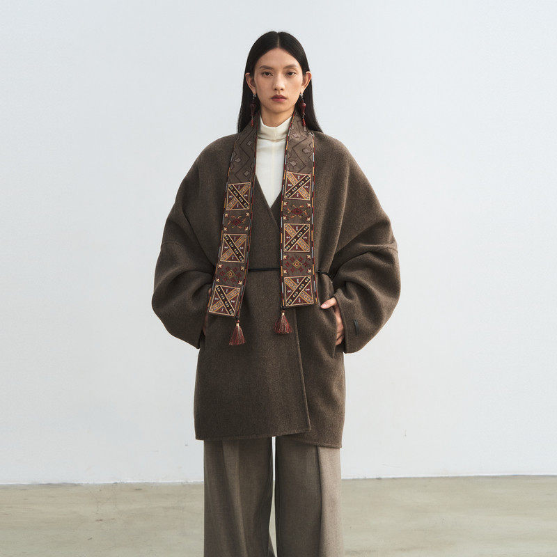 黑标BAIZHUO商场同款25冬新款藏族风围巾V领双面呢外套AZ
