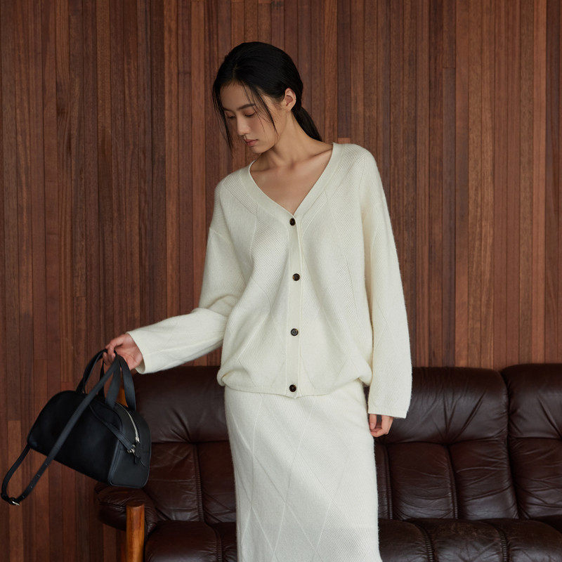 AIRIQI春季新款休闲极简风宽松V领菱格全羊毛针织开衫女AR4