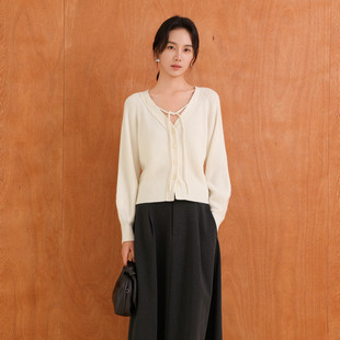 AIRIQI春季新款简约松弛感挂脖系带设计V领羊毛针织开衫AH53KS106