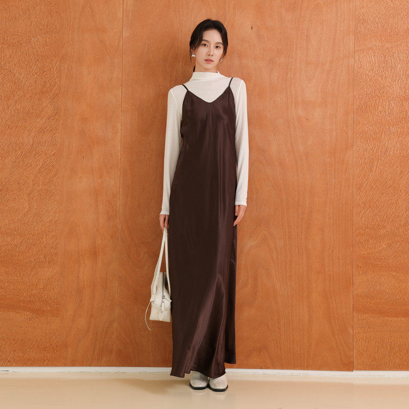 AIRIQI商场同款25秋新款优雅简约气质柔软吊带连衣裙女AH5